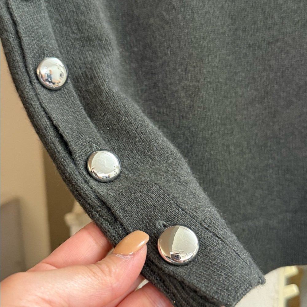 ❌❌SOLD❌Cashmere Bloomingdale's Cashmere Sweater in Dark Olive Size XS never used - Picture 3 of 4